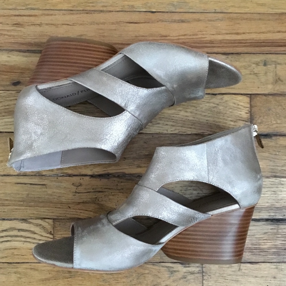 NIB Donald Pliner Jenkins heeled sandals - Picture 2 of 15